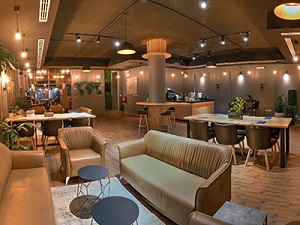 Offices for rent at scale تأجير مكاتب في سكيل  waiting area 3