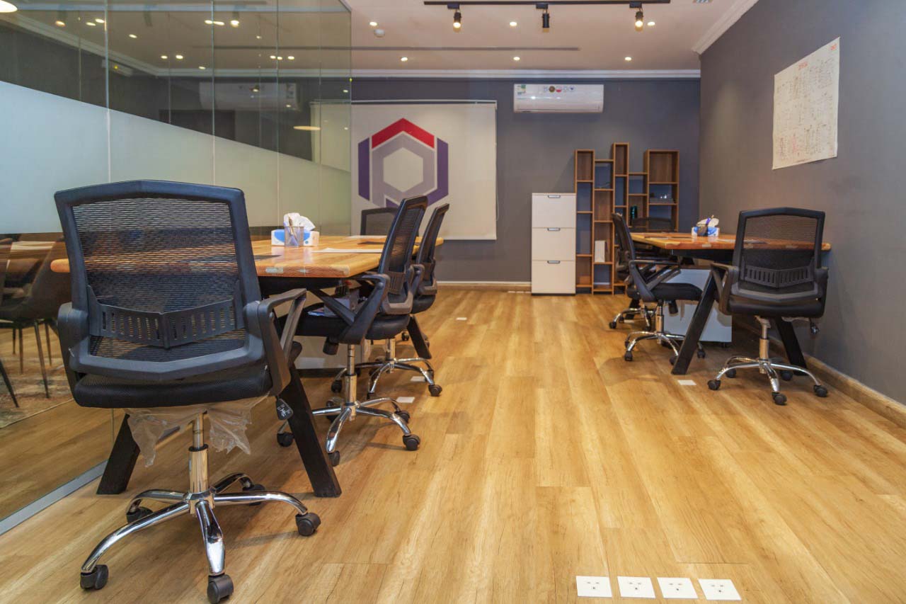 Offices for rent at scale مكاتب مجهزة للايجار في مساحة عمل مشتركة waiting area 5