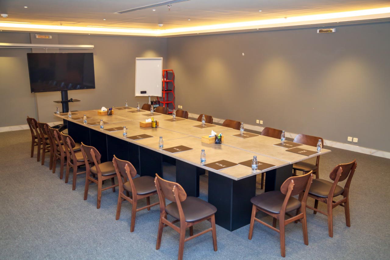 Offices for rent at scale مكاتب مجهزة للايجار في مساحة عمل مشتركة waiting area 4